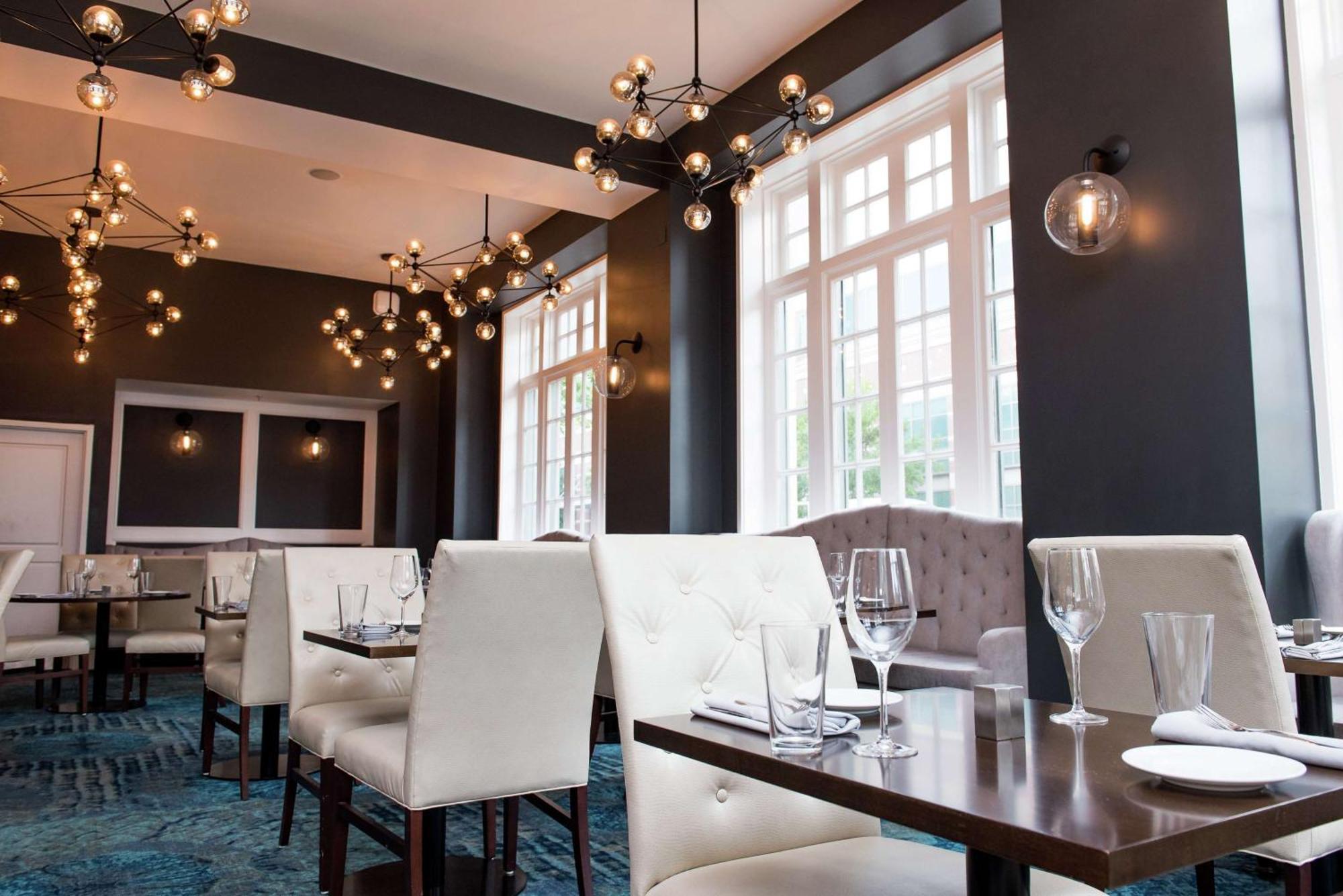 Redmont Hotel Birmingham - Curio Collection By Hilton Exterior photo