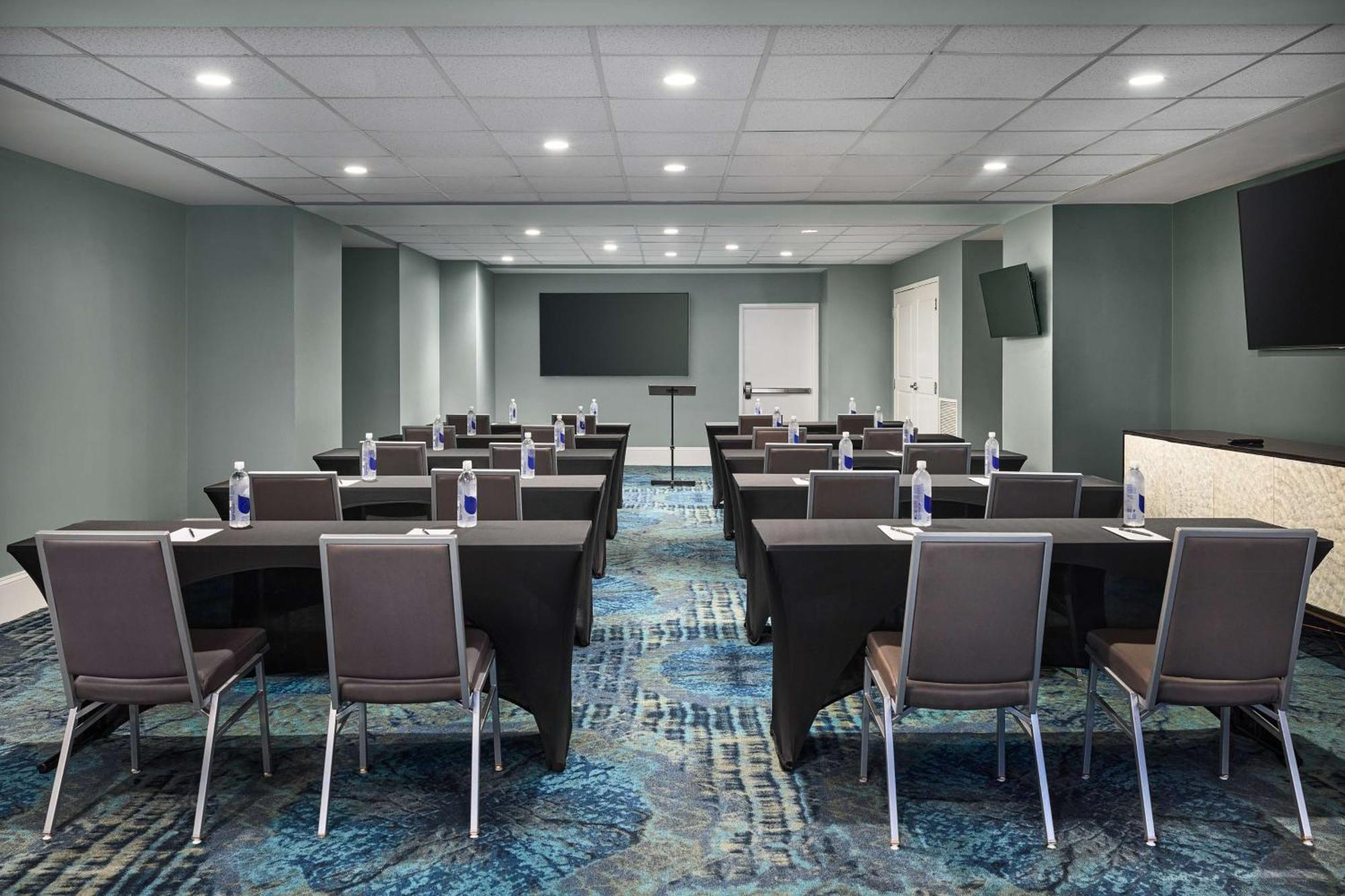 Redmont Hotel Birmingham - Curio Collection By Hilton Exterior photo
