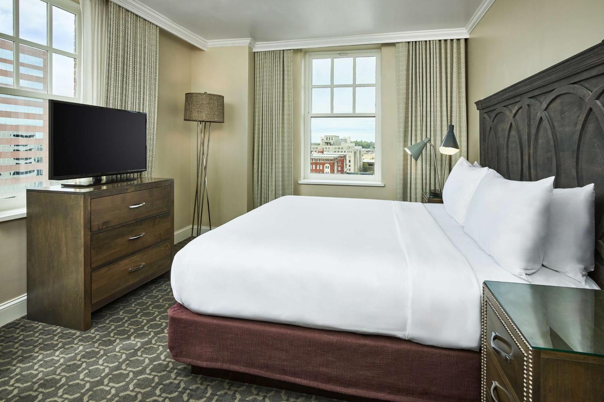 Redmont Hotel Birmingham - Curio Collection By Hilton Exterior photo
